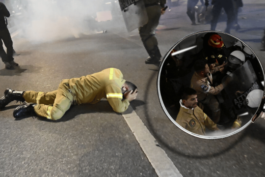 Αγρια καταστολή με διμοιρίες των ΜΑΤ, ξύλο και ρίψη χημικών στους χιλιάδες εποχικούς πυροσβέστες